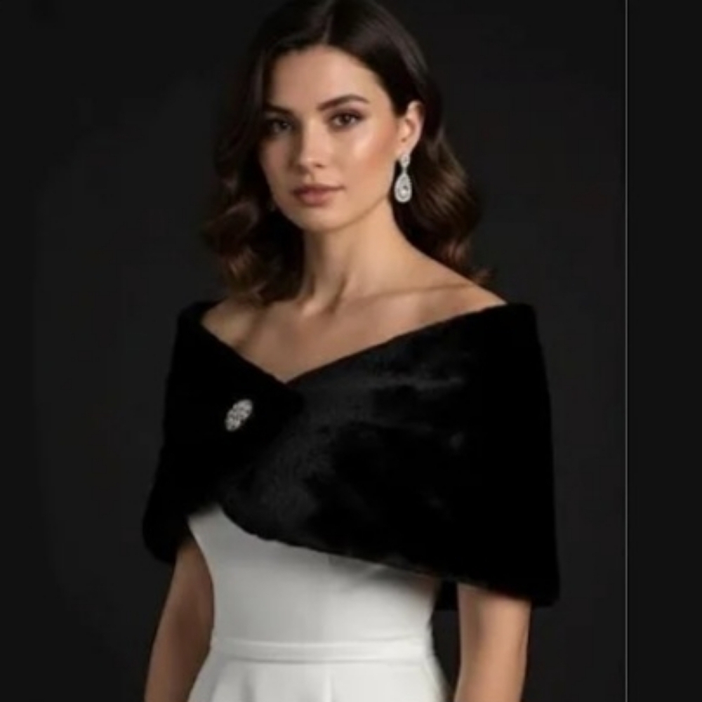 Park & Main Elegant Black Faux Fur Bridal Shawl- Evening Assesory Size M